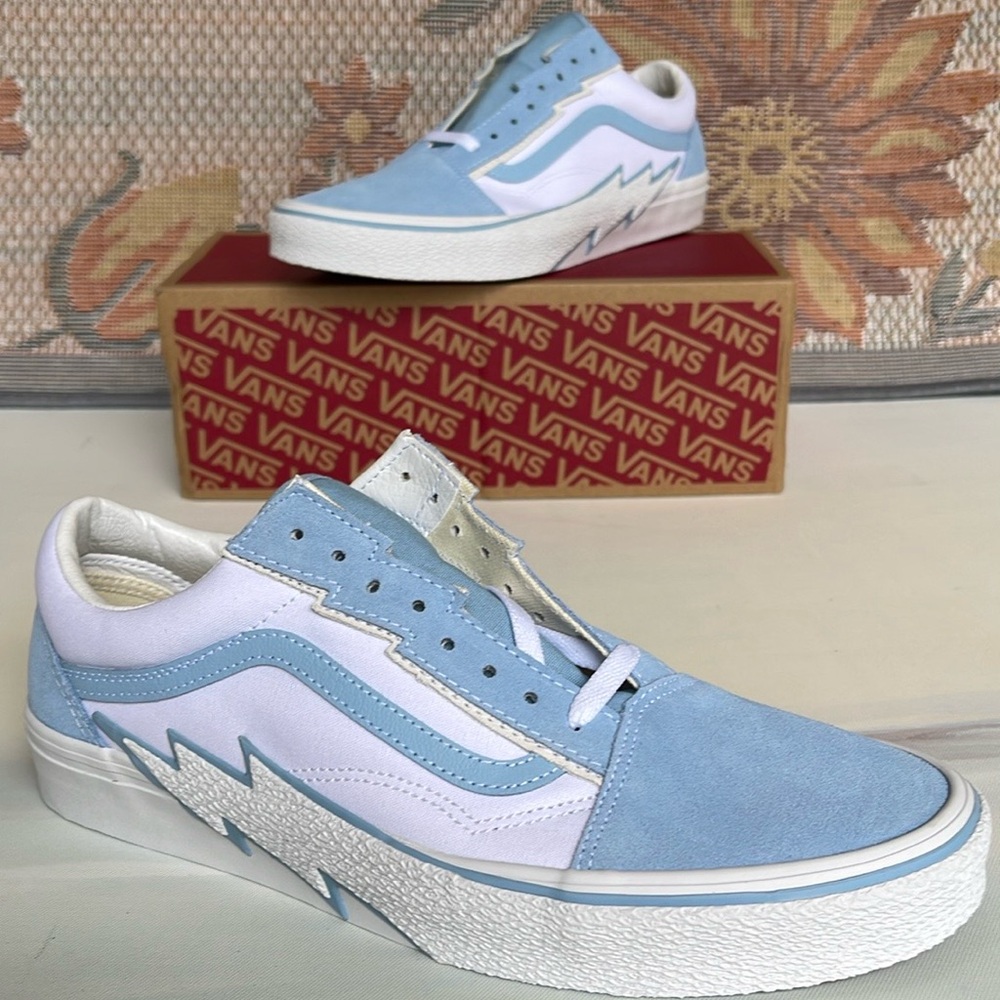 Vans Men’s Old Skool Bolt
Baby Blue
VN0009Q5689
Sneakers
